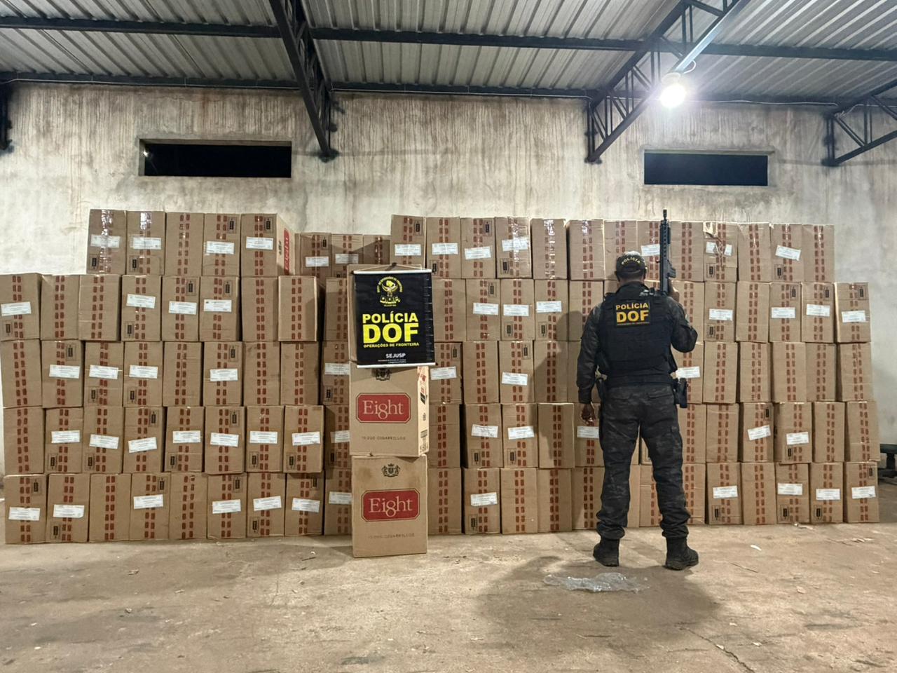 DOF apreende mais de 22 mil pacotes de cigarros contrabandeados em depósito clandestino em Mundo Novo DOF apreende mais de 22 mil pacotes de cigarros contrabandeados em depósito clandestino em Mundo Novo