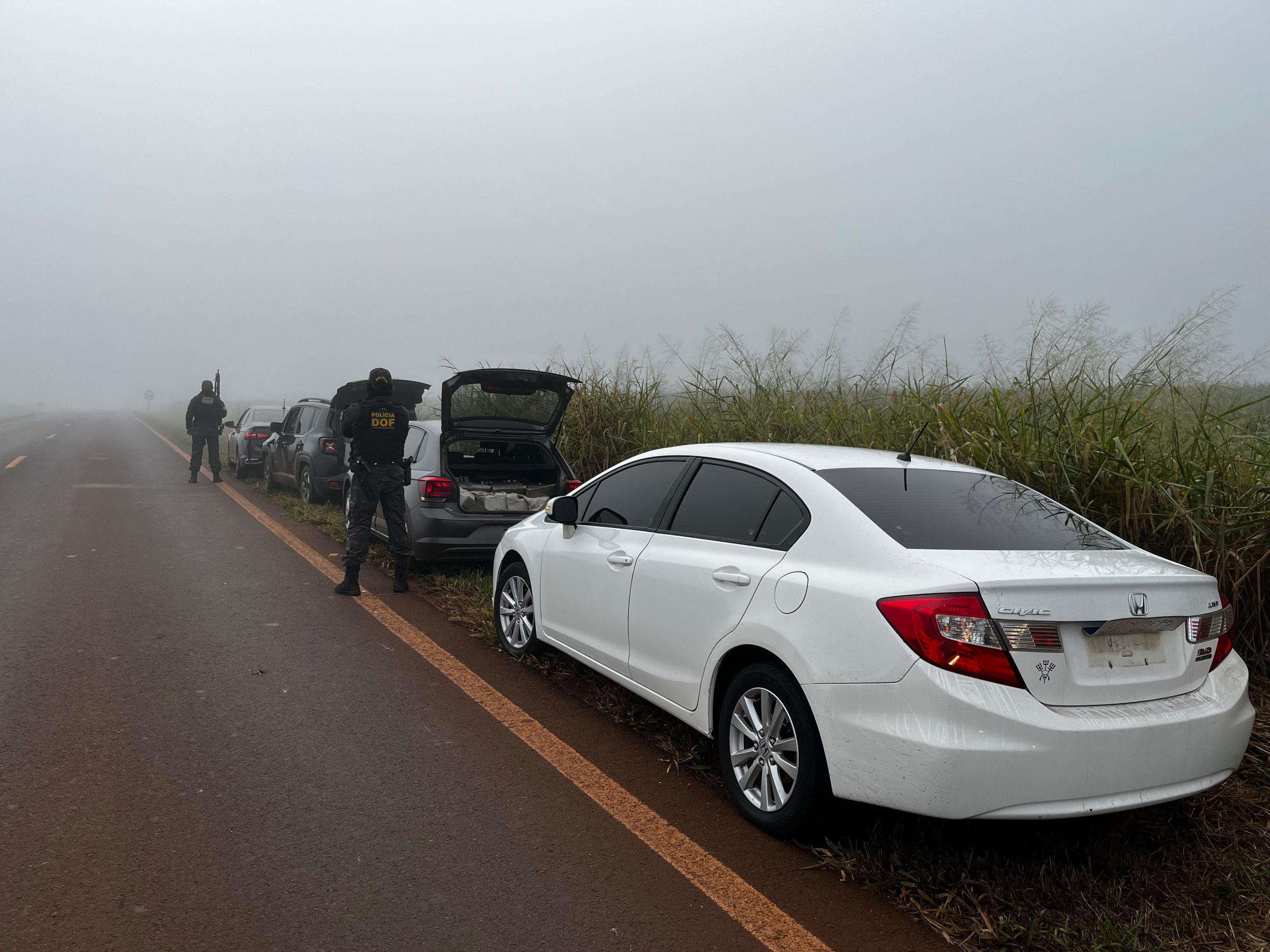 DOF desarticula comboio com cinco carros e apreende mais de 400 quilos de drogas DOF desarticula comboio com cinco carros e apreende mais de 400 quilos de drogas
